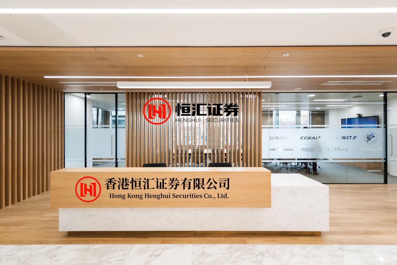唐山配资官网 网友家边牧过于不守男德，气的网友找了只黑白花小崽子和边牧说闹出狗命了，边牧满脸疑惑：真我的？网友：真是好大一口锅..._dy@_金毛_素材